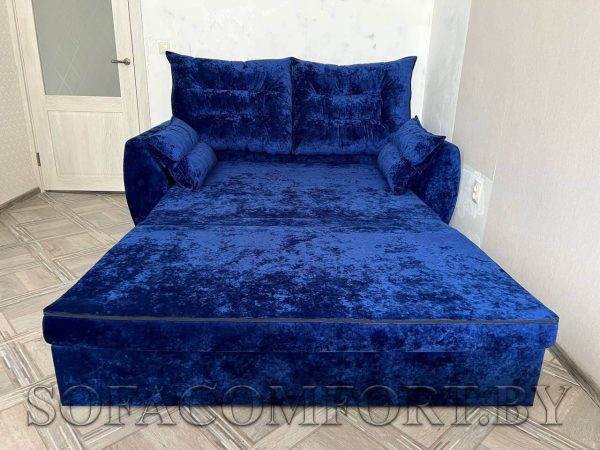 вид на спальное место дивана в глубоком синем цвете